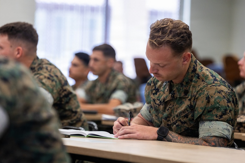 I MEF SgtMaj speaks at a SSgt Transition Seminar
