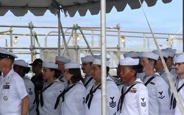 Change of Command Ceremony held onboard USS Omaha (LCS 12) [Image 3 of 3]