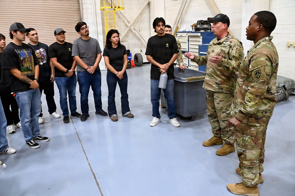 Yuma Proving Ground Soldiers give glimpse of Army life to local recruits