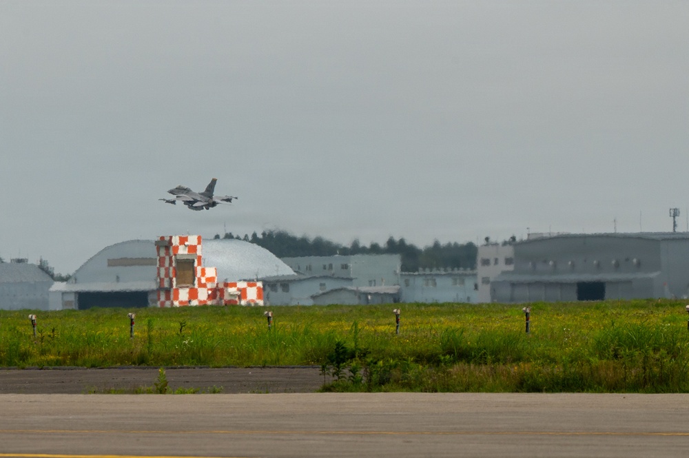 Strengthening the Alliance: F-16 Fam Flight