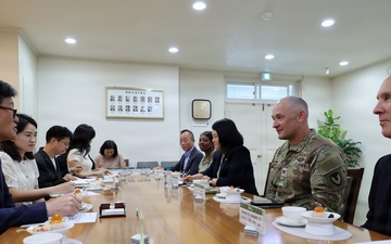 403rd AFSB command team visits Suseong-gu mayor to discuss future relations