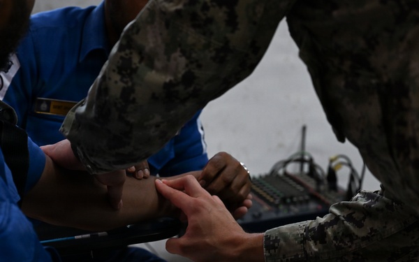 U.S., Sri Lanka Navy Conduct Medical Subject Matter Expert Exchange during CARAT Sri Lanka 26