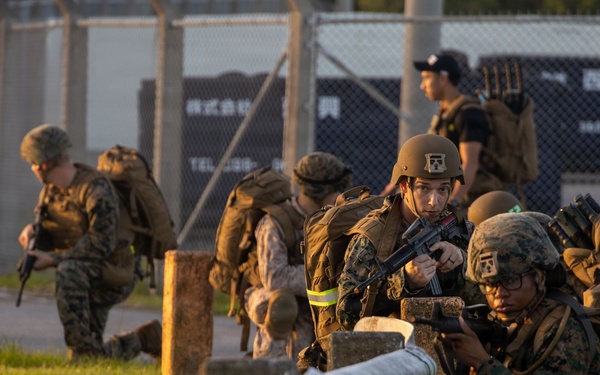 MAG-36 service members demonstrate medical response techniques