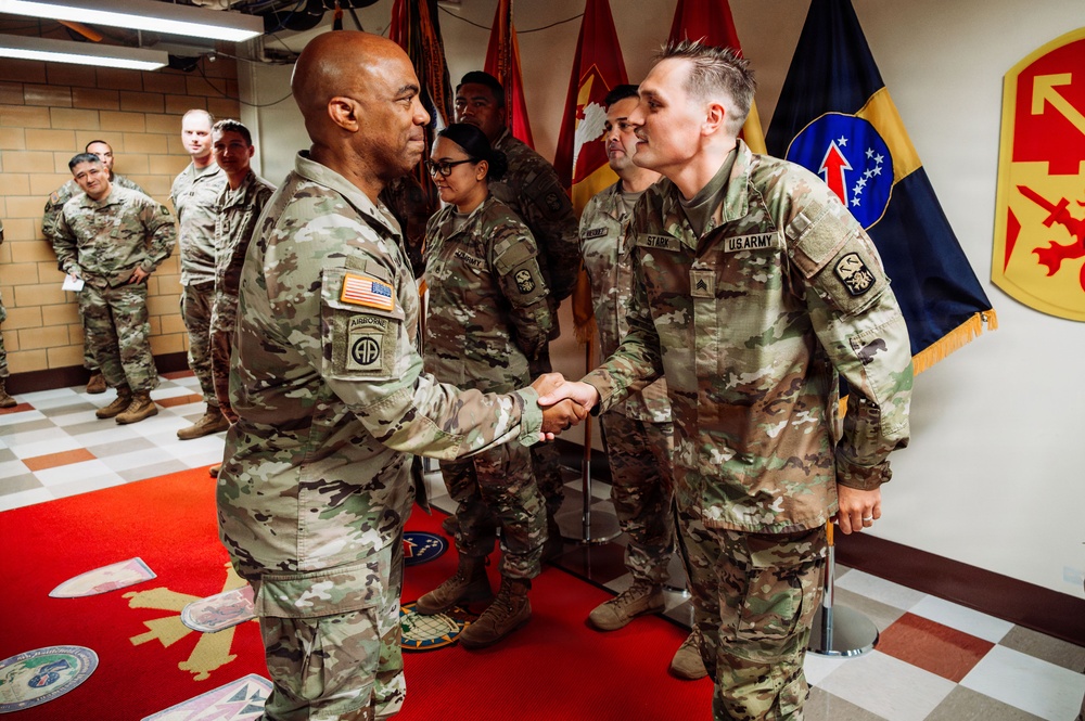 USARPAC commanding general recognizes Soldiers