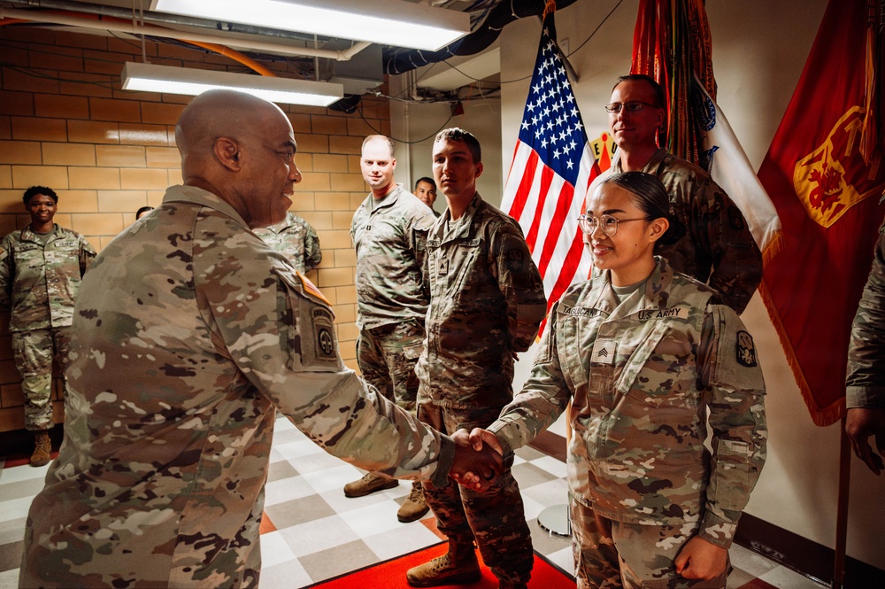 USARPAC commanding general visits 94th AAMDC