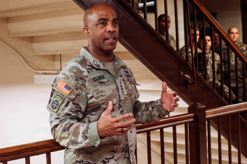 USARPAC commanding general visits 94th AAMDC