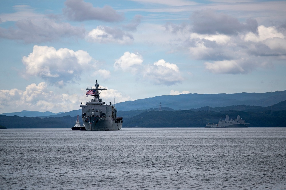 USS Rushmore (LSD 47) Returns to Sasebo, Japan