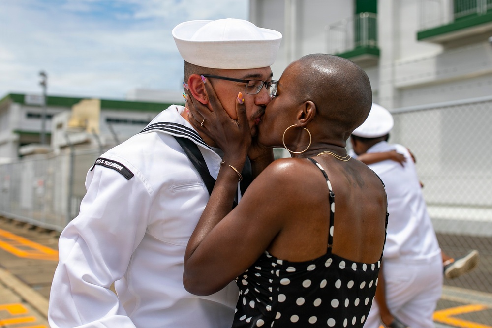 USS Rushmore (LSD 47) Returns to Sasebo, Japan