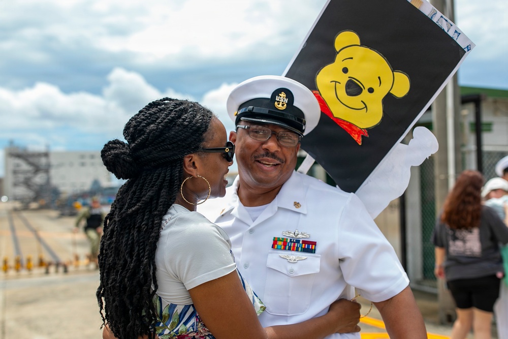 USS Rushmore (LSD 47) Returns to Sasebo, Japan