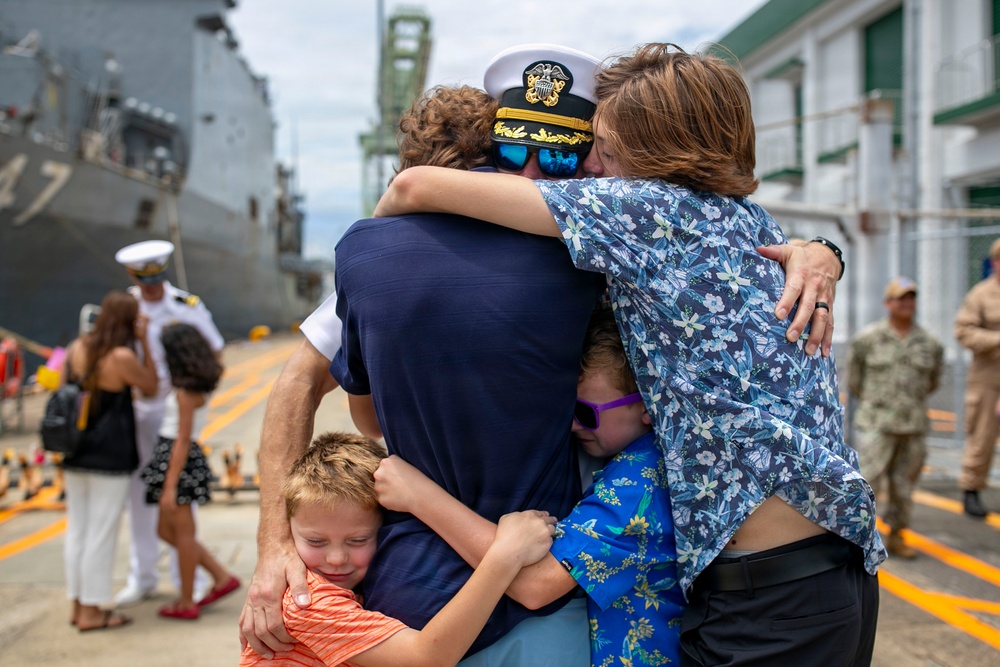 USS Rushmore (LSD 47) Returns to Sasebo, Japan