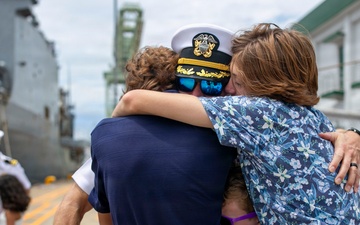 USS Rushmore (LSD 47) Returns to Sasebo, Japan
