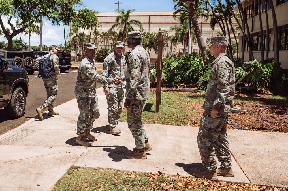 USARPAC commanding general visits 94th AAMDC headquarters
