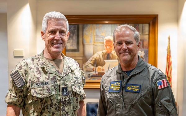 Adm. Steve Koehler, commander, U.S. Pacific Fleet, meets with Vice Adm. Marc Miguez, commander, U.S. Pacific Fleet