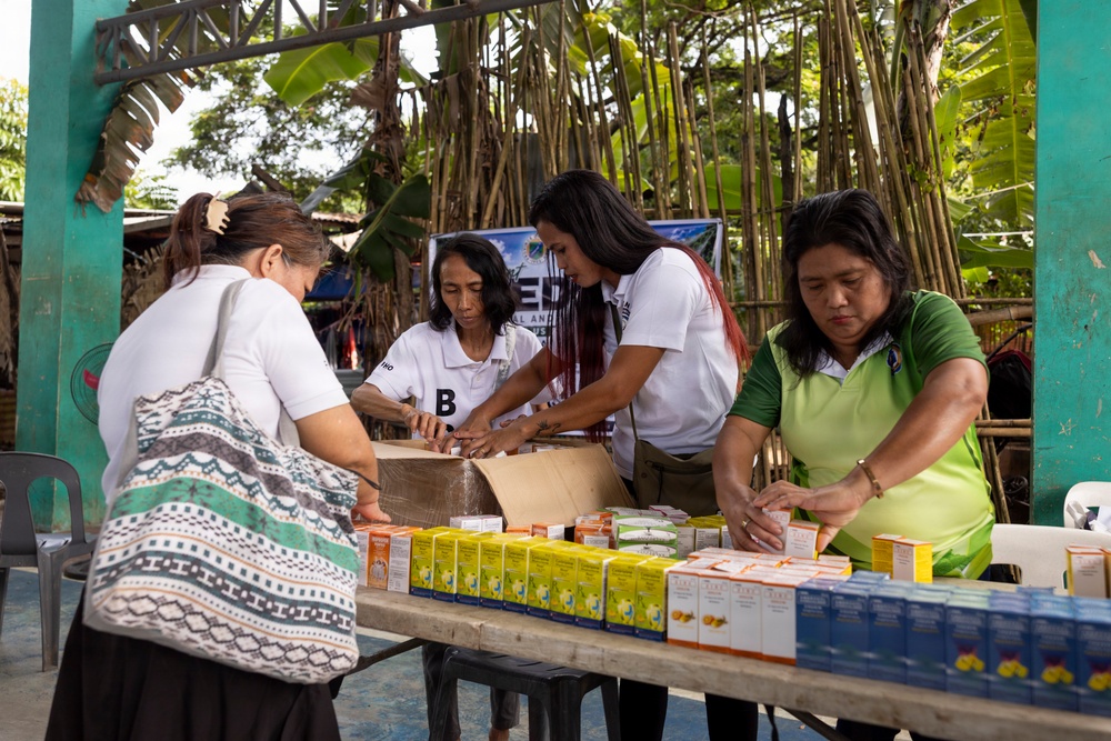 Local Doctors Lead Medical Outreach in Coron