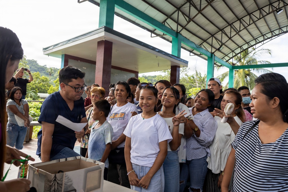 Local Doctors Lead Medical Outreach in Coron