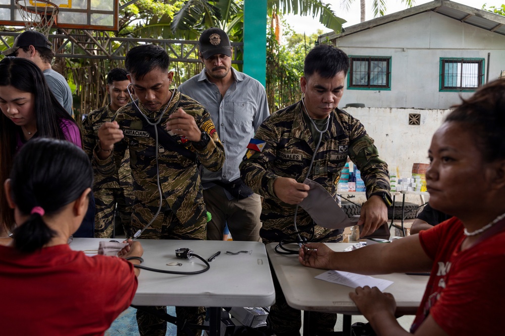 Local Doctors Lead Medical Outreach in Coron