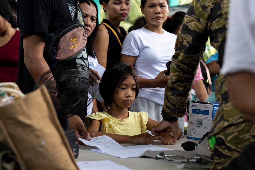 Local Doctors Lead Medical Outreach in Coron