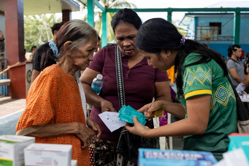 Local Doctors Lead Medical Outreach in Coron