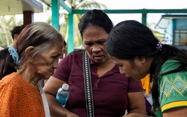 Local Doctors Lead Medical Outreach in Coron