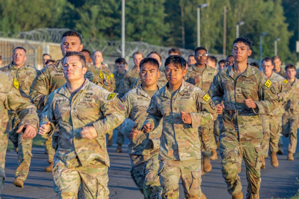 1st Infantry Division Soldiers Tackle AFT at USAREUR-AF Best Squad Competition
