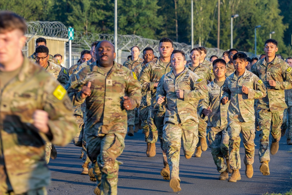 1st Infantry Division Soldiers Tackle AFT at USAREUR-AF Best Squad Competition
