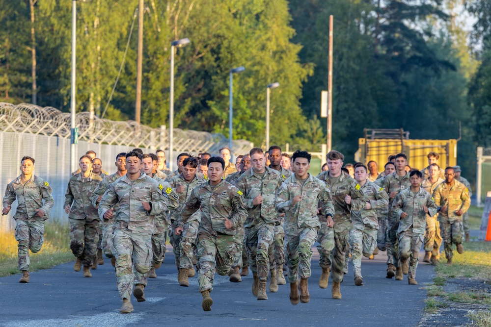 1st Infantry Division Soldiers Tackle AFT at USAREUR-AF Best Squad Competition