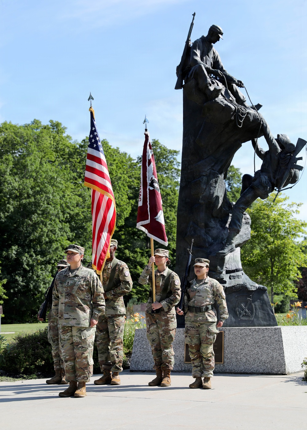 Fort Drum DENTAC passes colors to new commander