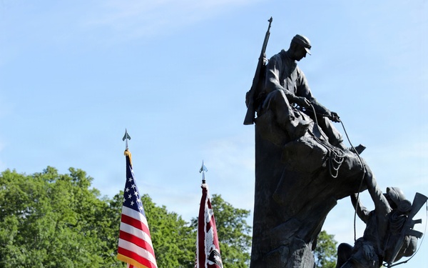 Fort Drum DENTAC passes colors to new commander