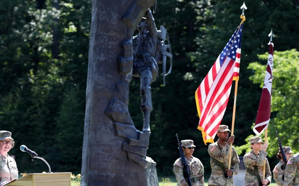 Fort Drum DENTAC passes colors to new commander