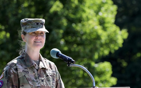 Fort Drum DENTAC passes colors to new commander