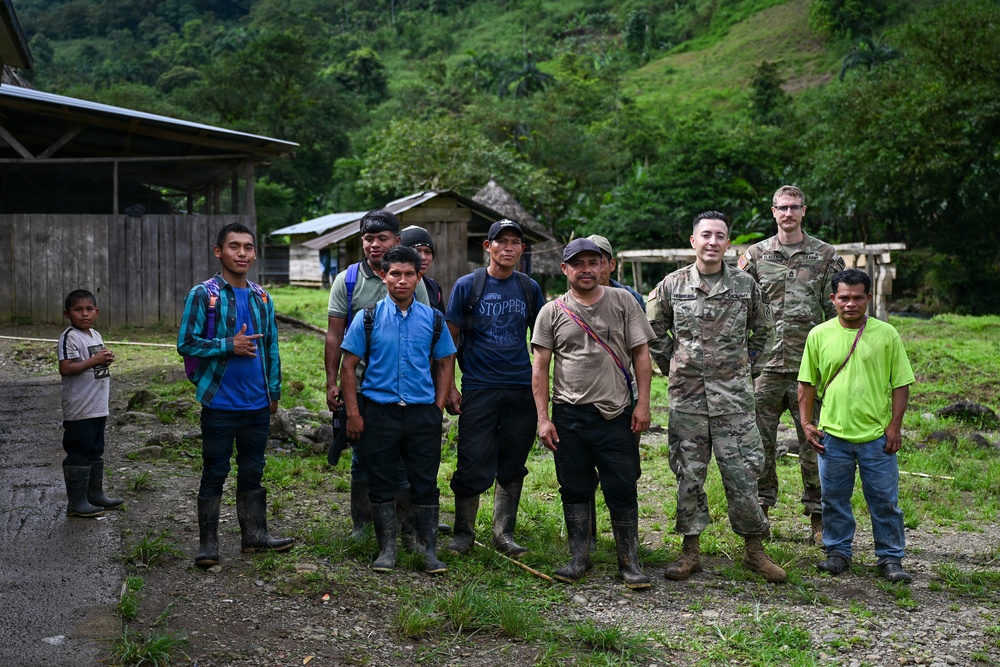 Joint Task Force-Bravo collaborates with Servicio Nacional Aeronaval to deliver bridge materials