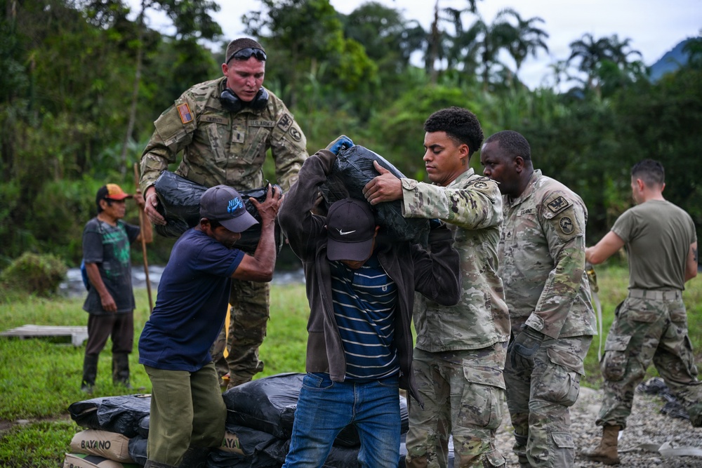 Joint Task Force-Bravo collaborates with Servicio Nacional Aeronaval to deliver bridge materials