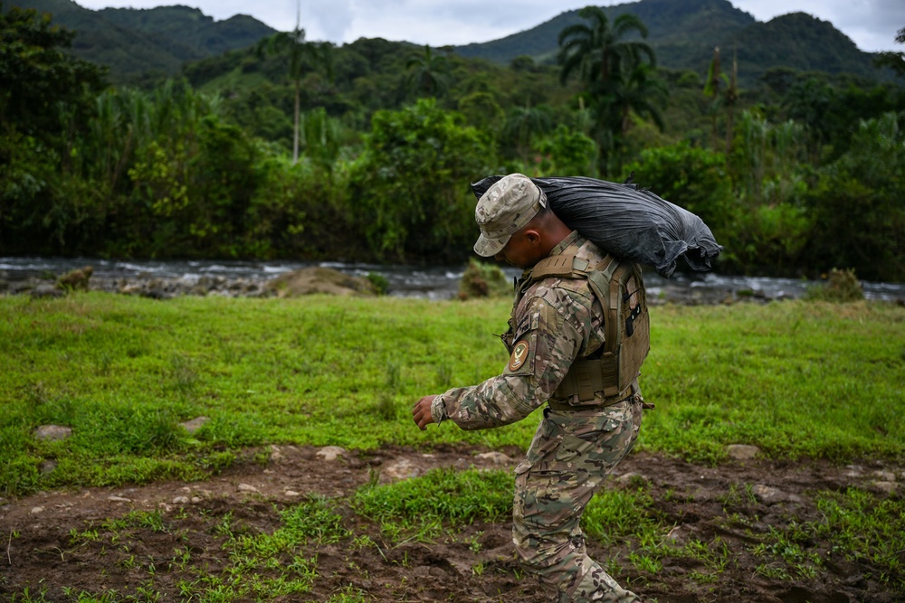 Joint Task Force-Bravo collaborates with Servicio Nacional Aeronaval to deliver bridge materials