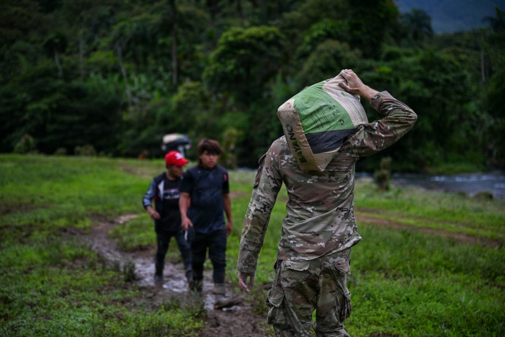 Joint Task Force-Bravo collaborates with Servicio Nacional Aeronaval to deliver bridge materials