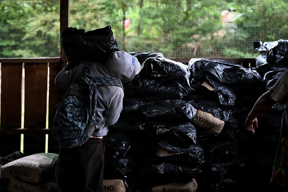 Joint Task Force-Bravo collaborates with Servicio Nacional Aeronaval to deliver bridge materials