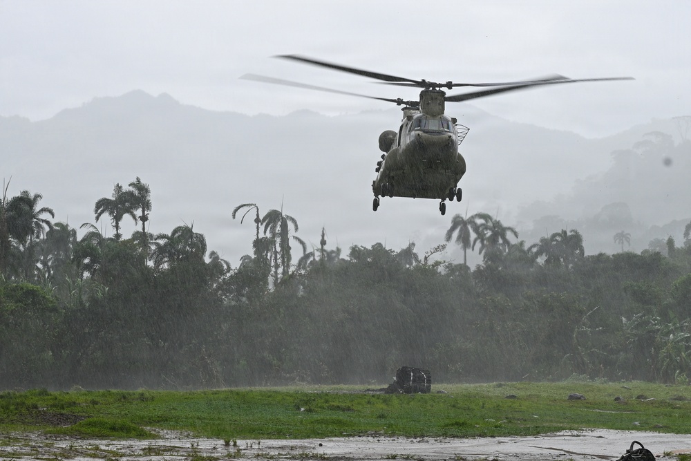 Joint Task Force-Bravo collaborates with Servicio Nacional Aeronaval to deliver bridge materials