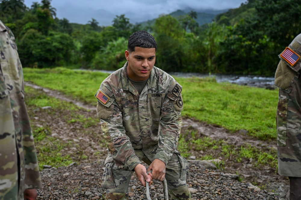 Joint Task Force-Bravo collaborates with Servicio Nacional Aeronaval to deliver bridge materials