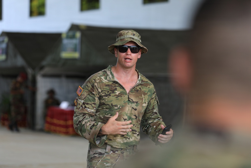 U.S., Bangladesh Soldiers Conduct Bus Raid Class