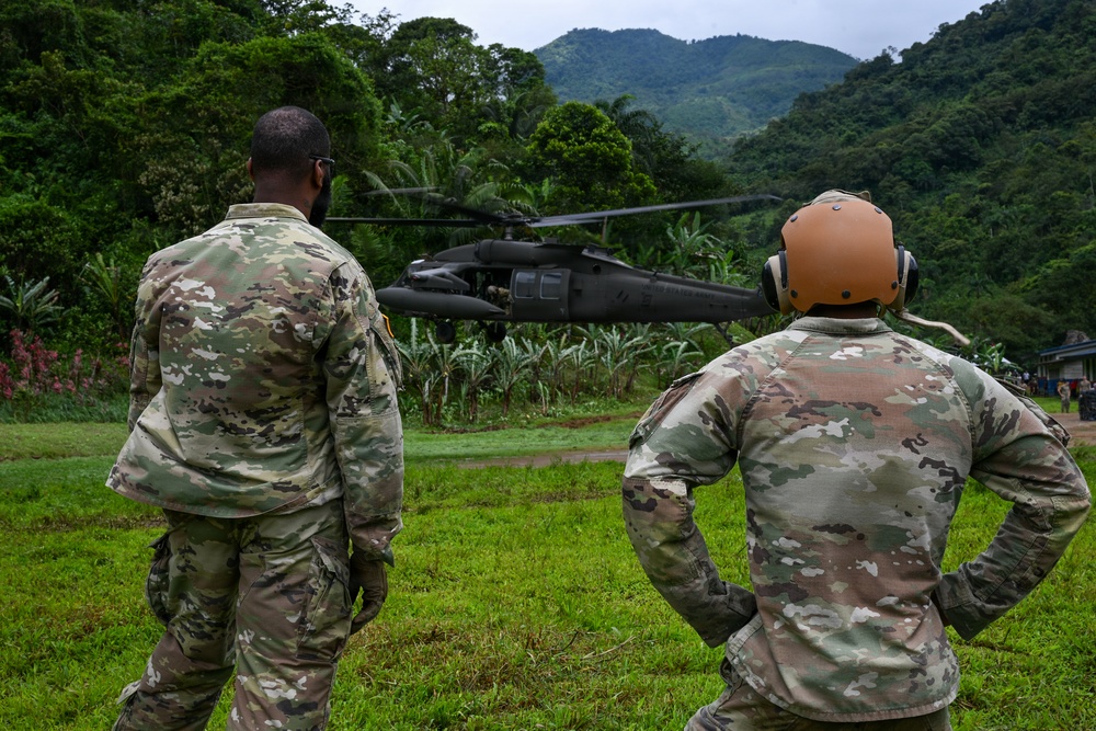 Joint Task Force-Bravo collaborates with Servicio Nacional Aeronaval to deliver bridge materials