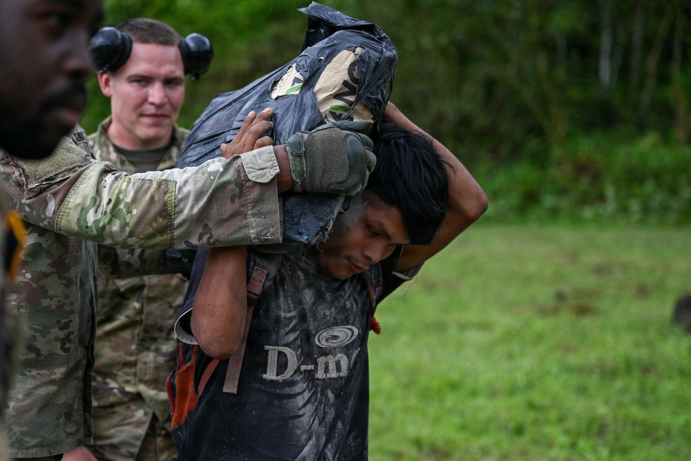Joint Task Force-Bravo collaborates with Servicio Nacional Aeronaval to deliver bridge materials