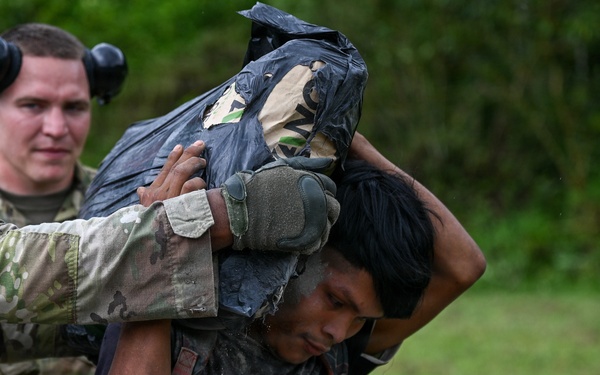 Joint Task Force-Bravo collaborates with Servicio Nacional Aeronaval to deliver bridge materials