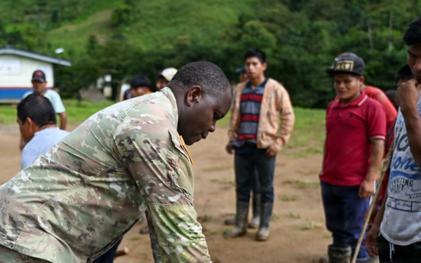 Joint Task Force-Bravo collaborates with Servicio Nacional Aeronaval to deliver bridge materials