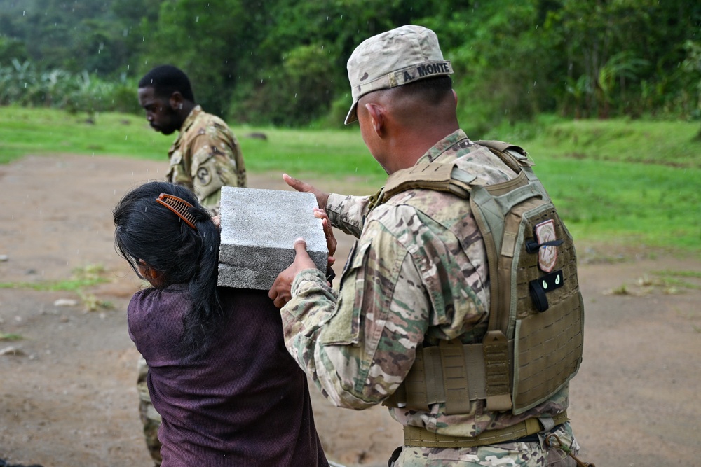 Joint Task Force-Bravo collaborates with Servicio Nacional Aeronaval to deliver bridge materials