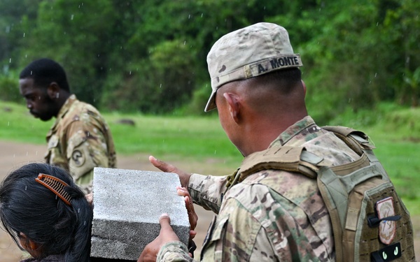 Joint Task Force-Bravo collaborates with Servicio Nacional Aeronaval to deliver bridge materials