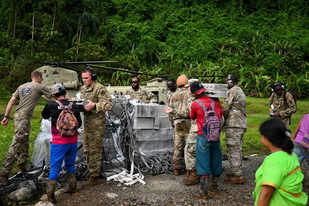 Joint Task Force-Bravo collaborates with Servicio Nacional Aeronaval to deliver bridge materials