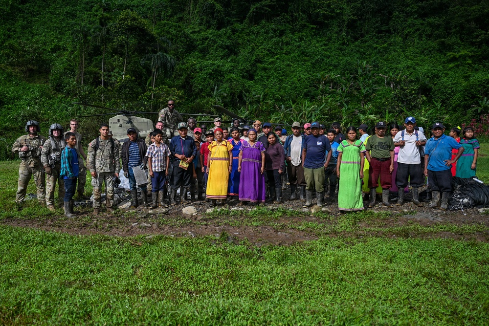 Joint Task Force-Bravo collaborates with Servicio Nacional Aeronaval to deliver bridge materials