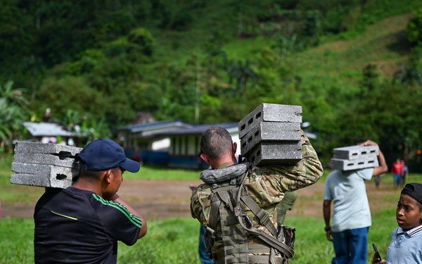 Joint Task Force-Bravo collaborates with Servicio Nacional Aeronaval to deliver bridge materials