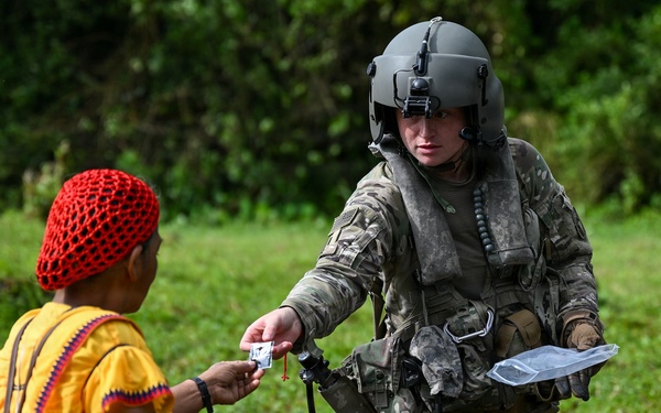 Joint Task Force-Bravo collaborates with Servicio Nacional Aeronaval to deliver bridge materials
