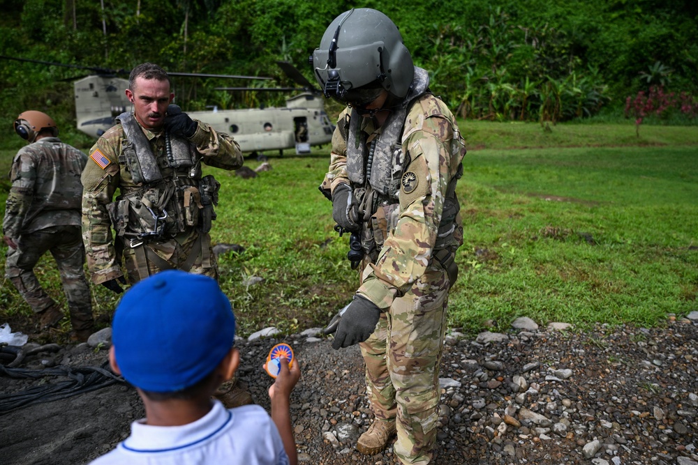 Joint Task Force-Bravo collaborates with Servicio Nacional Aeronaval to deliver bridge materials