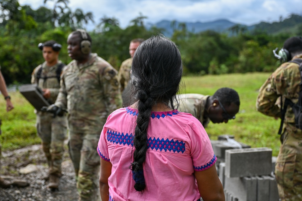 Joint Task Force-Bravo collaborates with Servicio Nacional Aeronaval to deliver bridge materials